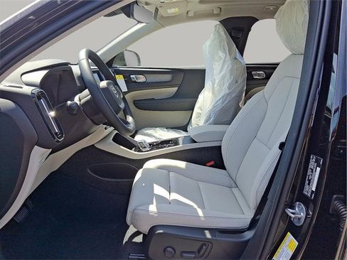 New 2025 Volvo XC40 B5 Ultra w/ Climate Package image 12