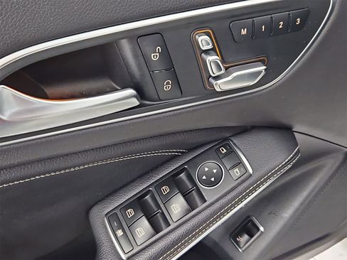 Used 2018 Mercedes-Benz GLA 250 4MATIC image 17