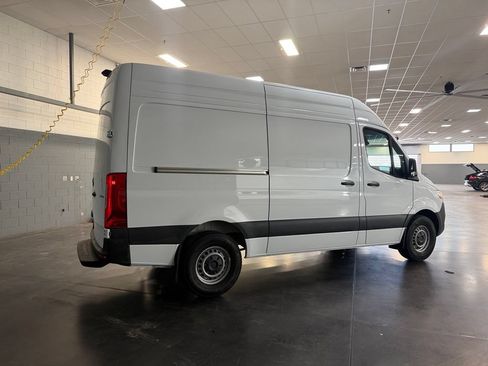 Used 2024 Mercedes-Benz Sprinter 2500 image 5