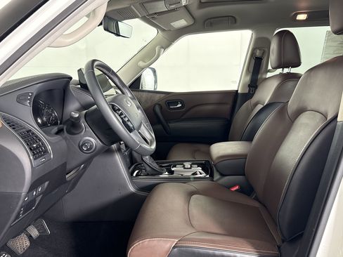 Used 2024 INFINITI QX80 Premium Select w/ All-Season Package RWD image 5