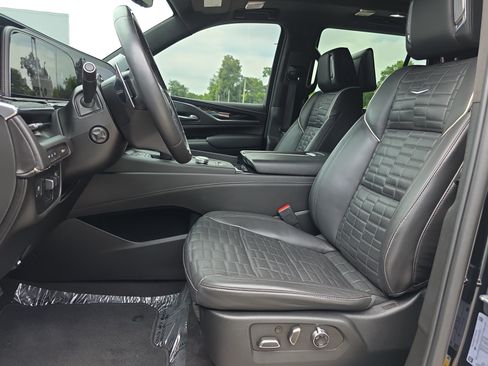 Used 2023 Cadillac Escalade V w/ LPO, ONYX Package AWD/4WD image 11