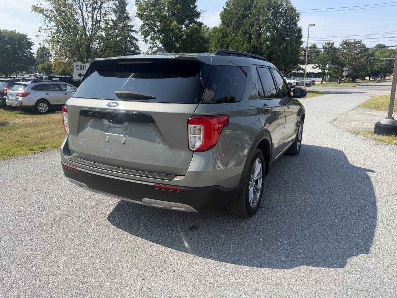 Used 2020 Ford Explorer XLT w/ Equipment Group 202A AWD/4WD image 5