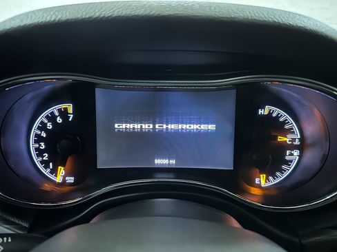 Used 2019 Jeep Grand Cherokee Laredo image 35