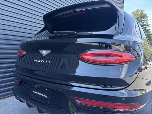 Used 2022 Bentley Bentayga AWD/4WD image 31