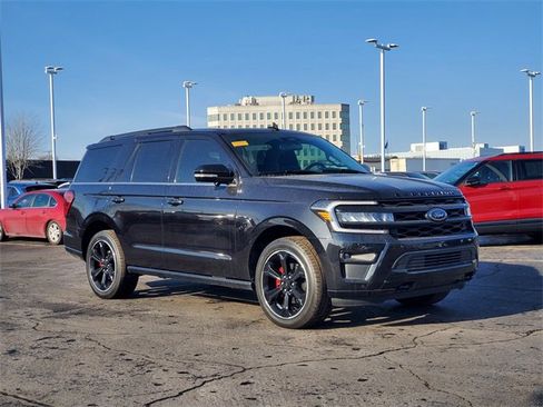 Used 2024 Ford Expedition Limited image 2
