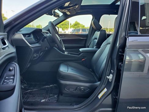 New 2025 Jeep Grand Cherokee Limited w/ Luxury Tech Group II image 22