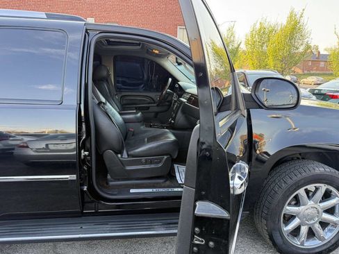 Used 2011 GMC Yukon Denali AWD/4WD image 21