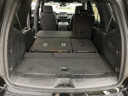 Used 2023 Chevrolet Tahoe LT w/ Luxury Package image 18