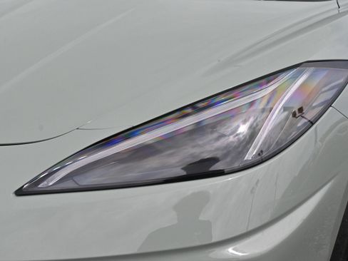 Used 2024 Chevrolet Corvette Stingray Premium Cpe w/ Z51 Performance Package RWD image 6