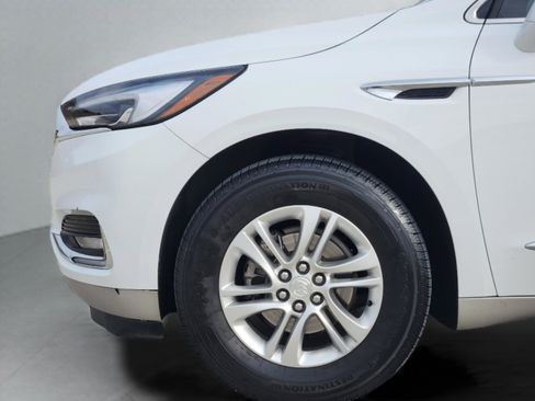 Used 2021 Buick Enclave Essence image 10