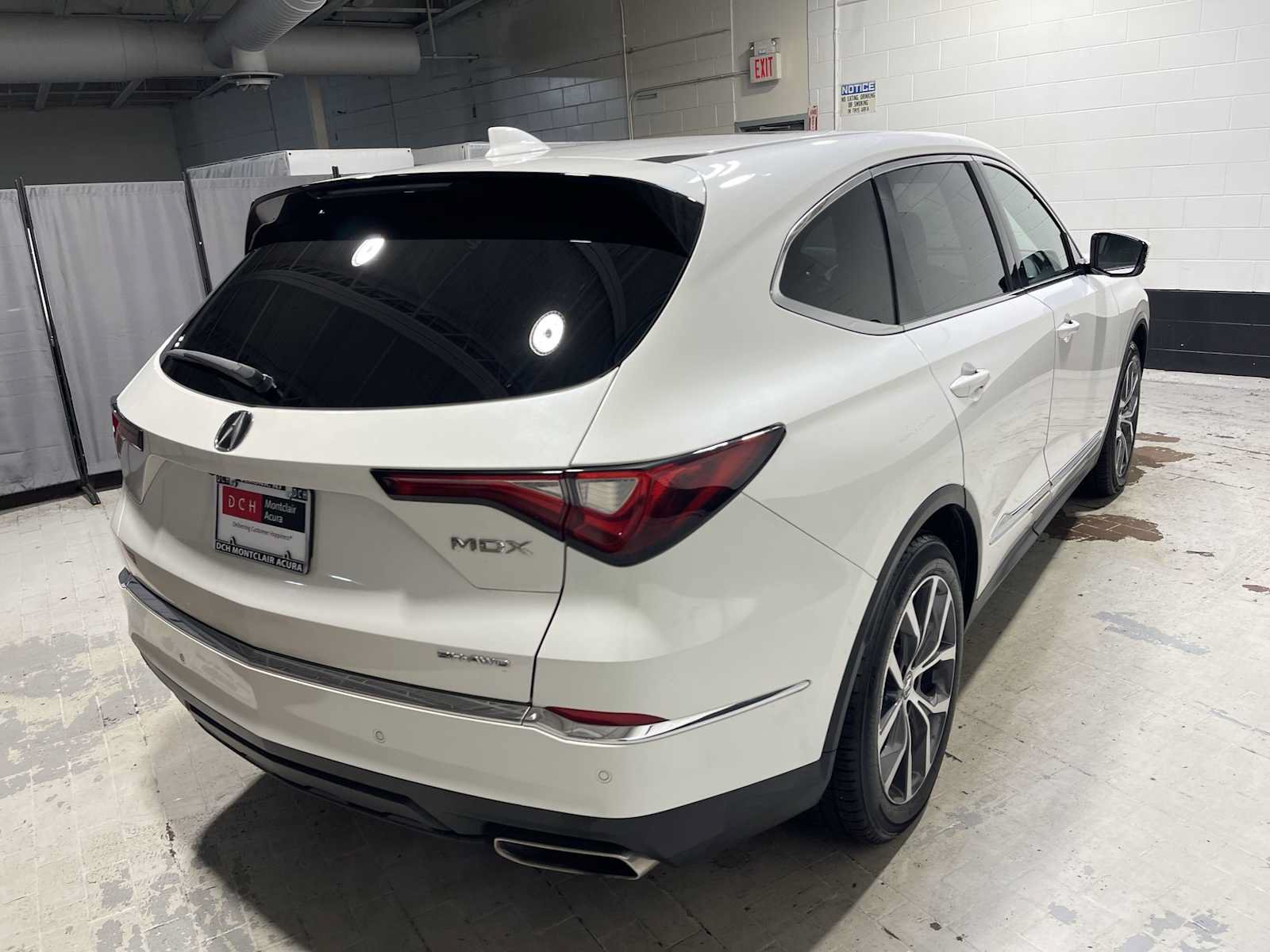 Used 2022 Acura MDX w/ Technology Package AWD/4WD image 25