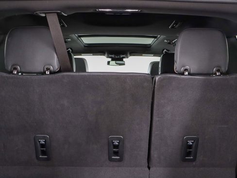 Used 2023 GMC Yukon SLT w/ SLT Luxury Package image 34