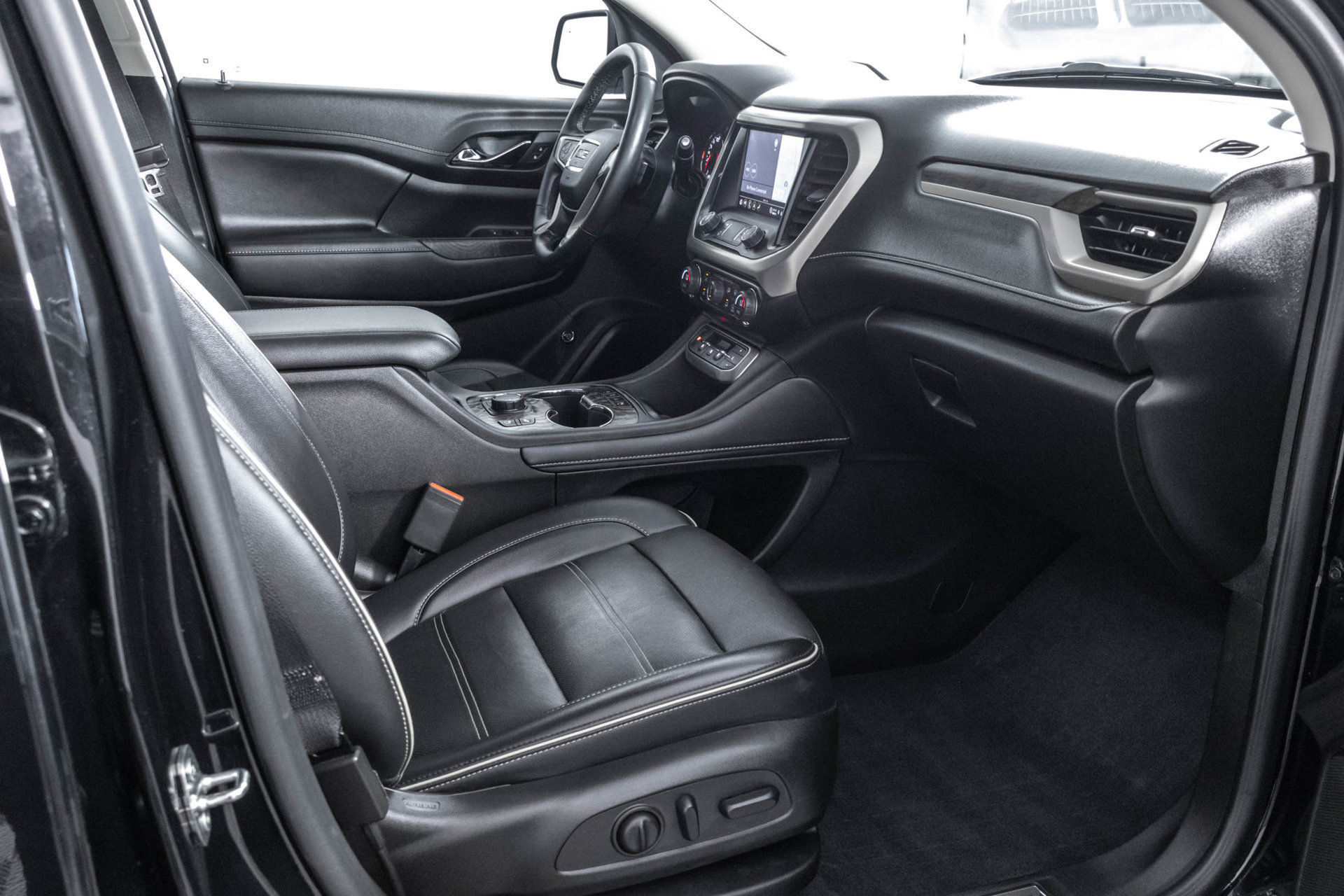 Used 2023 GMC Acadia Denali w/ Black Diamond Edition AWD/4WD image 46