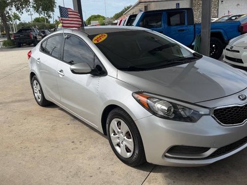 Used 2015 Kia Forte LX FWD image 3
