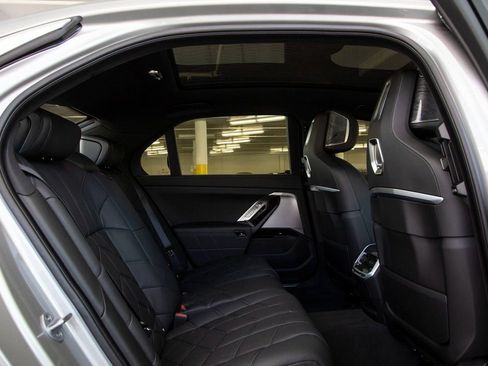 New 2025 BMW i7 xDrive60 image 26