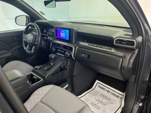 Used 2025 Toyota Tacoma SR5 image 21