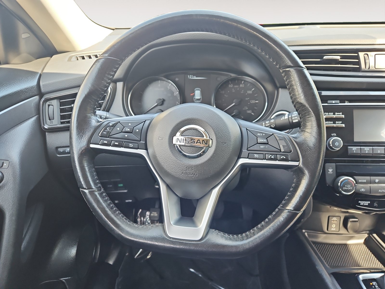 Used 2017 Nissan Rogue SV FWD image 12