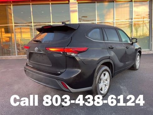 Used 2024 Toyota Highlander LE FWD image 3