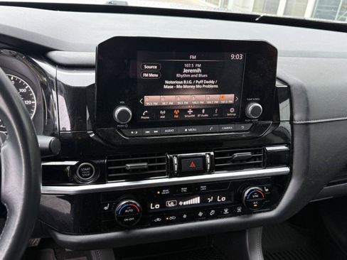 Used 2022 Nissan Pathfinder SV AWD/4WD image 20
