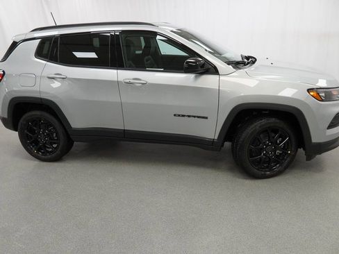 New 2026 Jeep Compass Latitude image 9