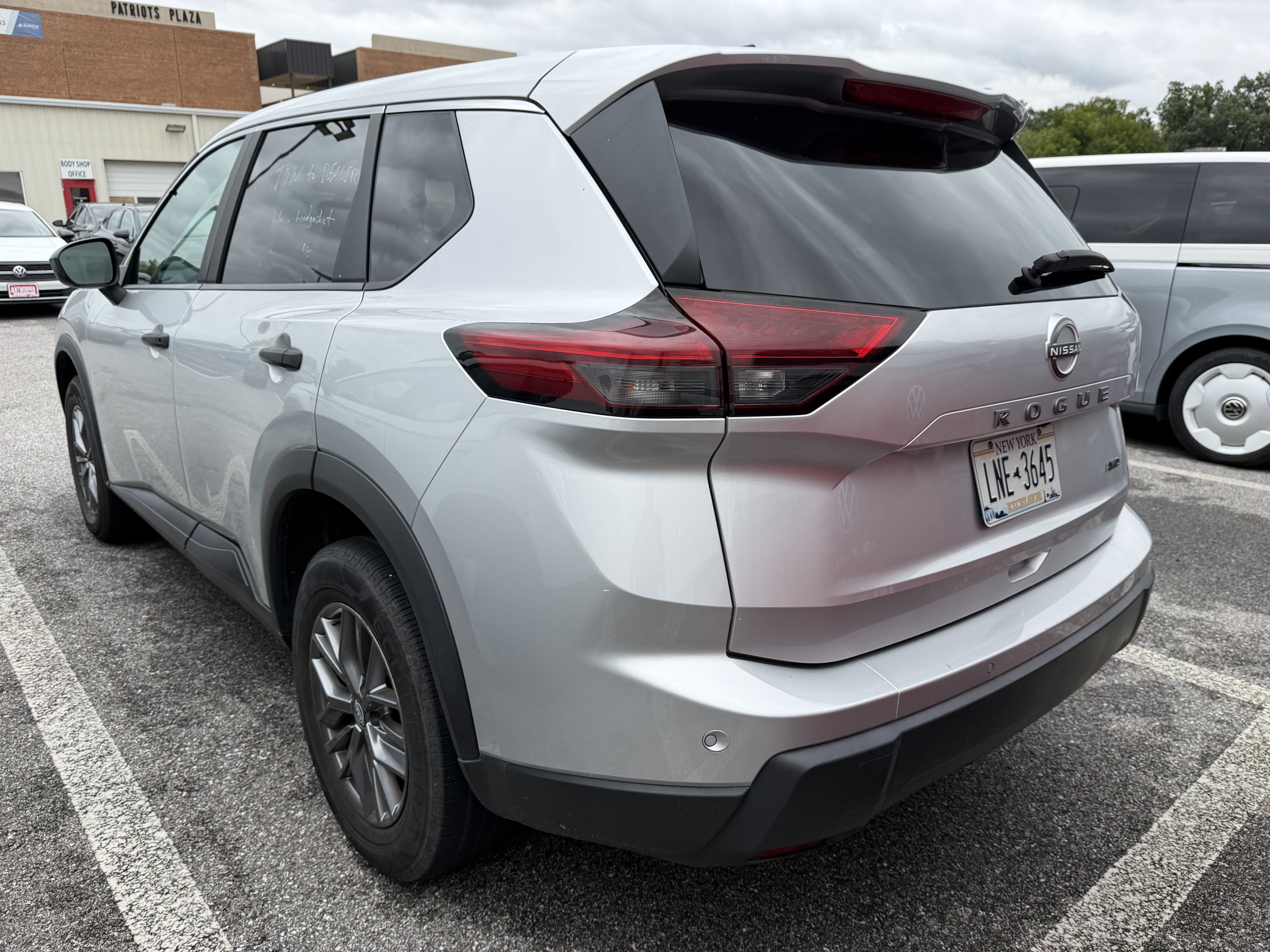 Used 2024 Nissan Rogue S AWD/4WD image 5