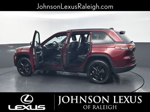 Used 2022 Jeep Grand Cherokee Altitude image 37