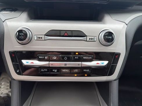 Used 2023 Ford Explorer XLT w/ Equipment Group 202A AWD/4WD image 35