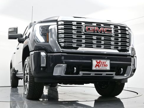 New 2026 GMC Sierra 3500 Denali w/ Denali Reserve Package image 36