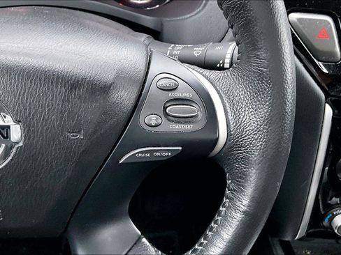 Used 2020 Nissan Pathfinder SV image 10