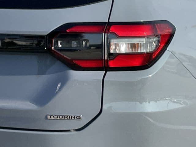 Used 2025 Honda Pilot Touring image 7