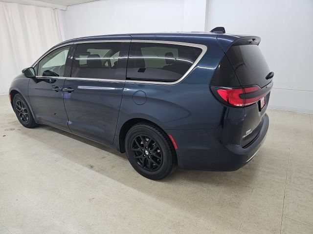Used 2023 Chrysler Pacifica Touring-L FWD image 19