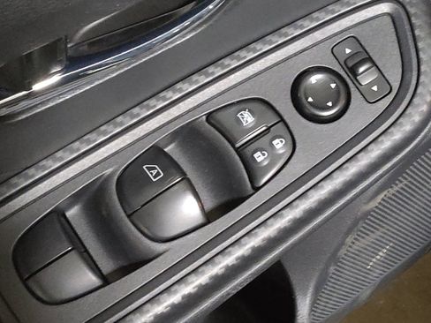 Used 2025 Nissan Versa SV FWD image 27