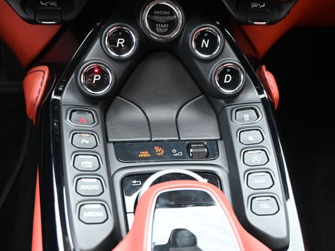 Used 2021 Aston Martin V8 Vantage Coupe image 27