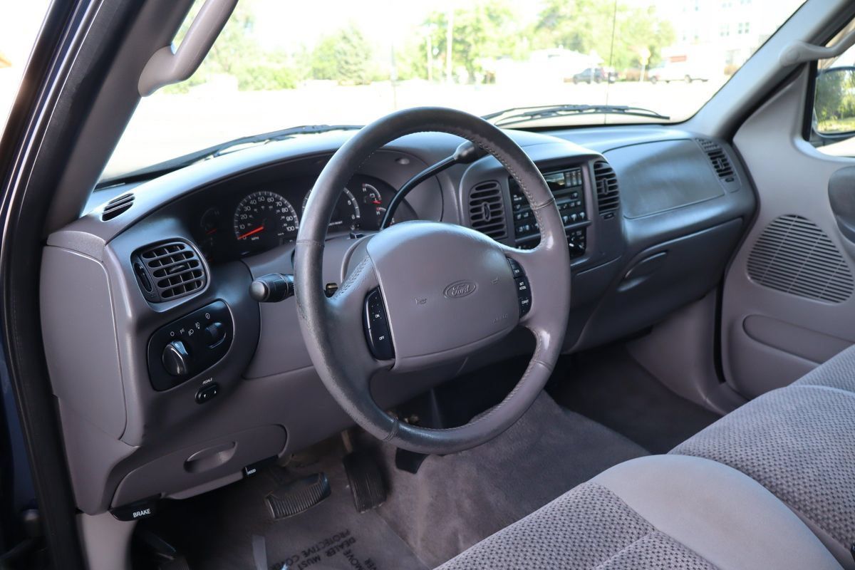 Used 2002 Ford F150 XLT AWD/4WD image 15