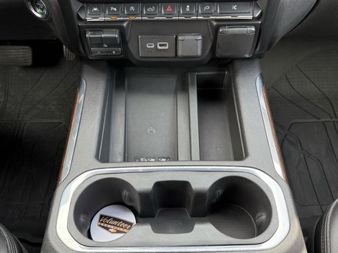 Used 2021 Chevrolet Silverado 1500 High Country w/ Technology Package image 18