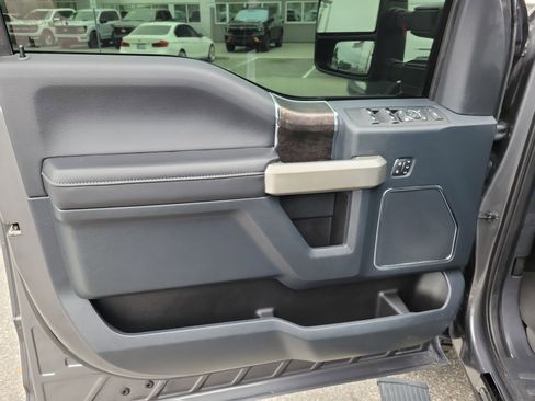 Certified 2022 Ford F250 Lariat w/ Tremor Off-Road Package image 5