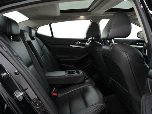 Used 2023 Nissan Maxima SL image 14