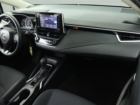 Used 2021 Toyota Corolla LE image 19