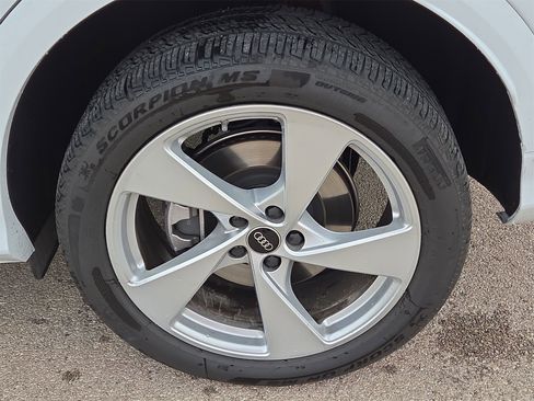 Certified 2025 Audi Q5 Premium Plus w/ Premium Plus image 11