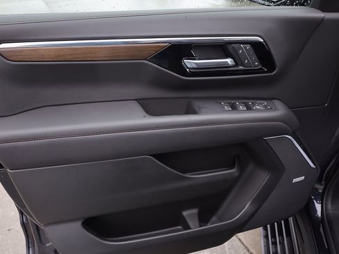 Used 2025 Chevrolet Tahoe High Country image 10