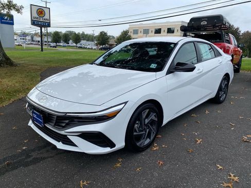 Certified 2025 Hyundai Elantra Sport image 6