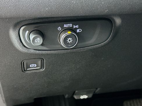 Used 2019 GMC Terrain SLE w/ Driver Convenience Package FWD image 17