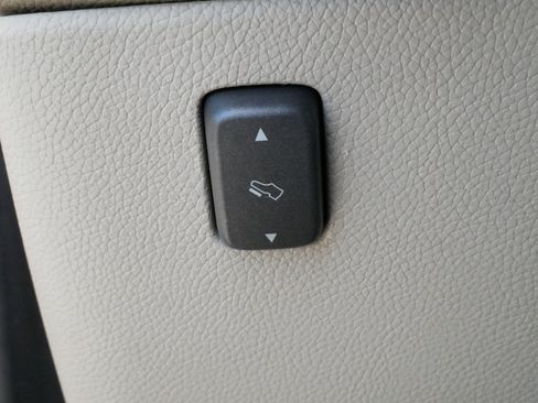 Used 2014 Lincoln Navigator 4WD image 32