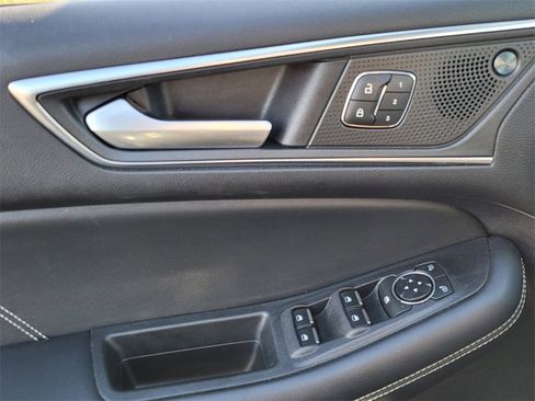 Used 2021 Ford Edge ST image 29