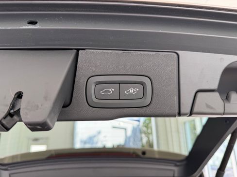 Certified 2025 Volvo XC60 B5 Core AWD/4WD image 26