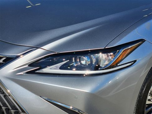 Certified 2023 Lexus ES 350 w/ Premium Package image 9