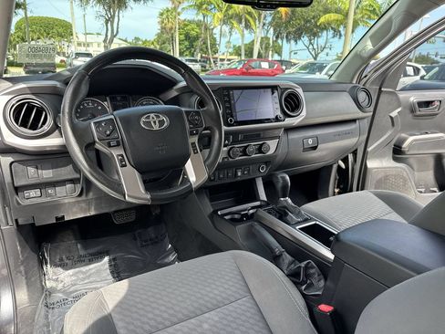 Used 2022 Toyota Tacoma SR5 RWD image 35