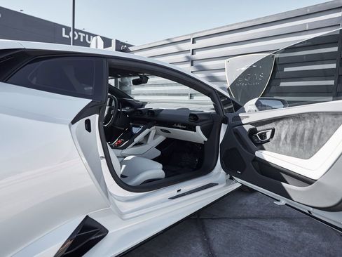 Used 2022 Lamborghini Huracan EVO image 27