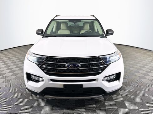 Used 2023 Ford Explorer XLT w/ Equipment Group 202A AWD/4WD image 2