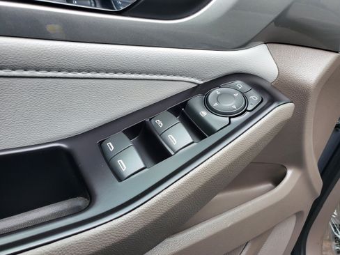 Used 2019 Chevrolet Traverse LT FWD image 10